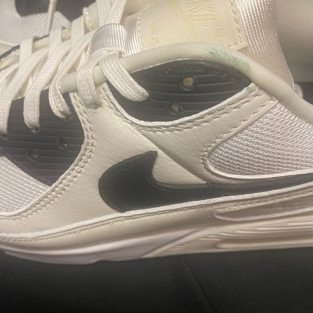 NEW, NEVER WORN Nike White/Ivory/Black Air Max Women's Athletic Shoe. Size 10 - Picture 6 of 8